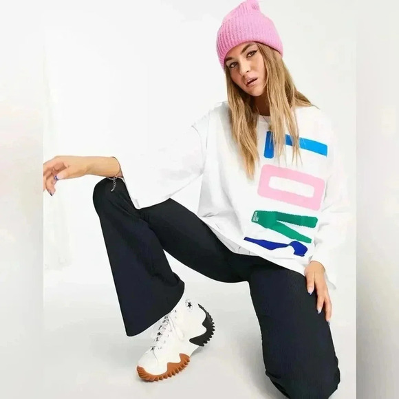 Love Moschino big love logo oversized jumper in white - Picture 4 of 9